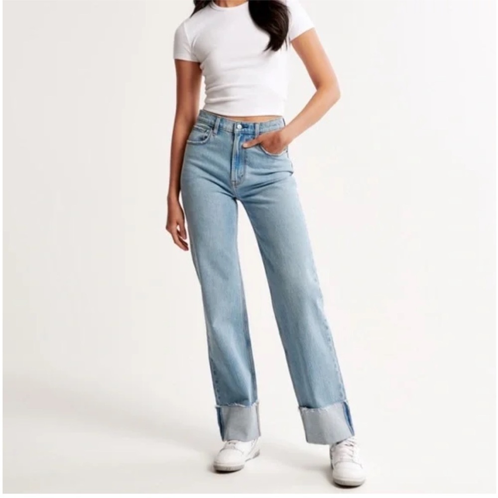 Abercrombie & Fitch 90s Relaxed Jean High Rise 30 10R Wide Leg Cuffed Light Wash